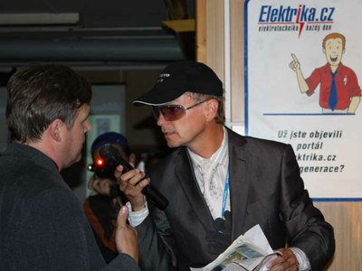 Marek Zahradníček jako úřední prudící investigativec