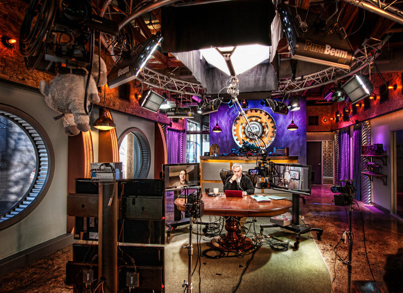 TWIT Studio 2 L