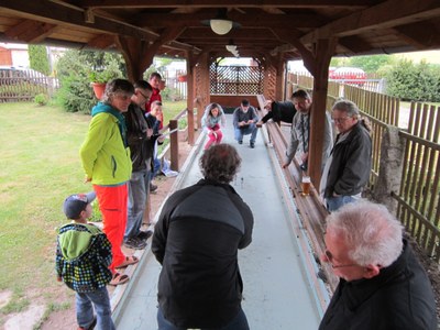 Hod valivou koulí do aktivního hromosvodu